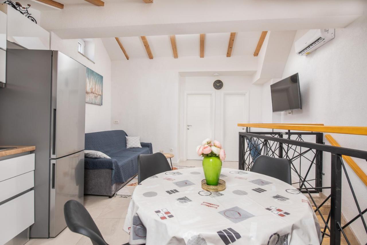 Apartmani Mara Kaštela 外观 照片