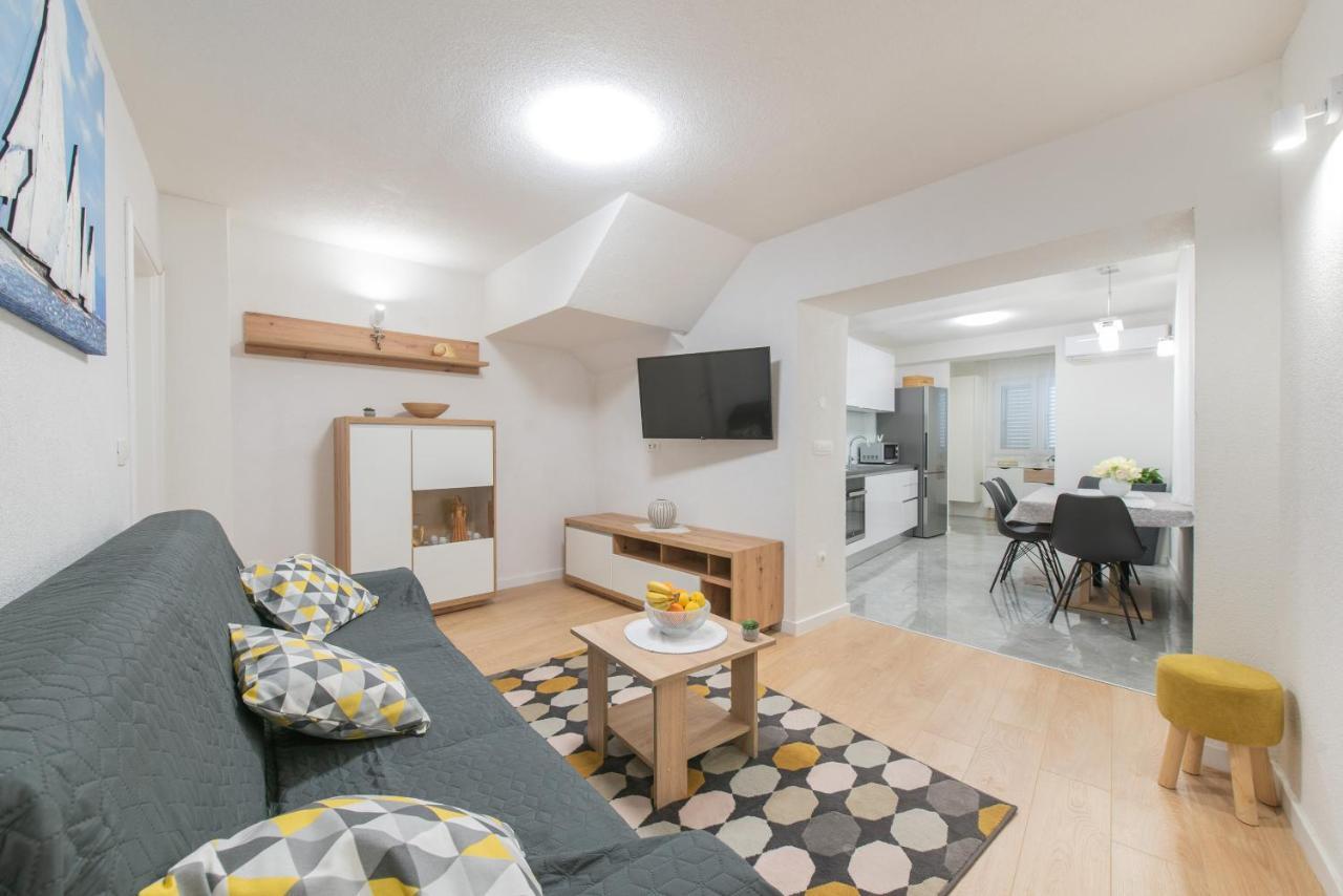 Apartmani Mara Kaštela 外观 照片