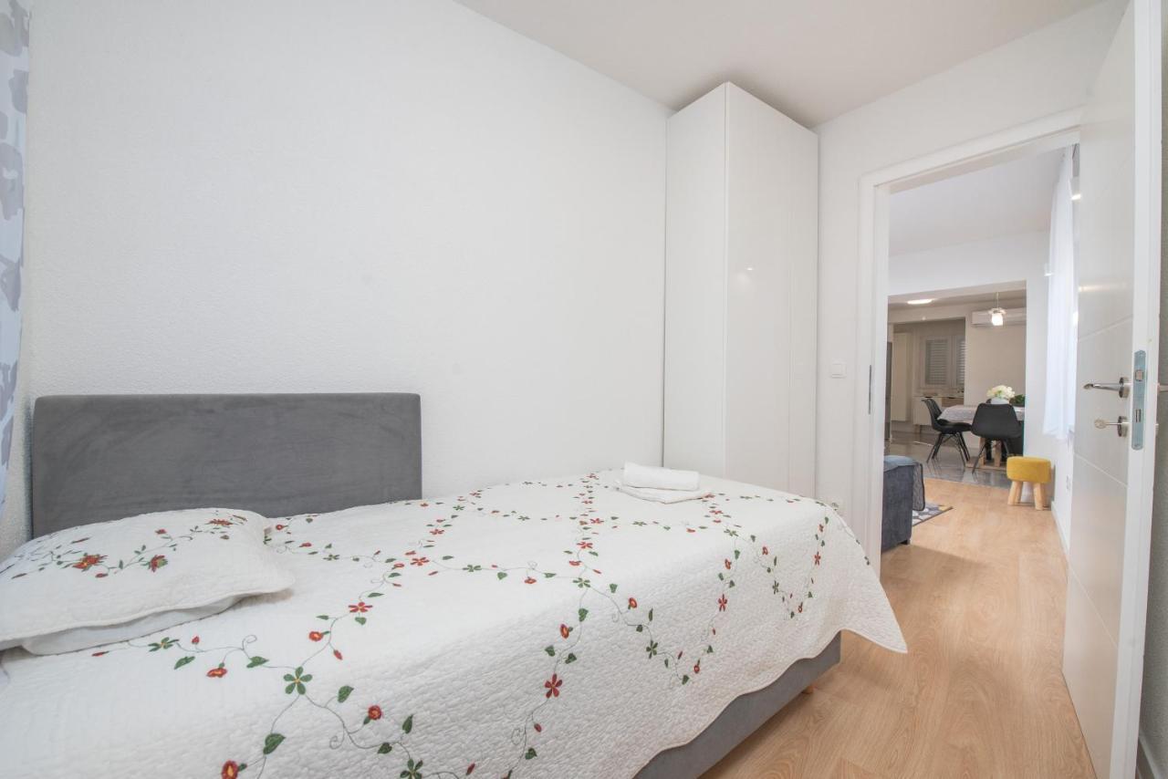 Apartmani Mara Kaštela 外观 照片