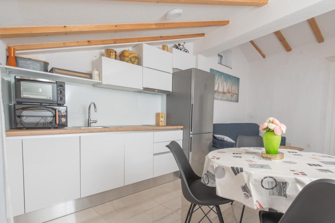 Apartmani Mara Kaštela 外观 照片
