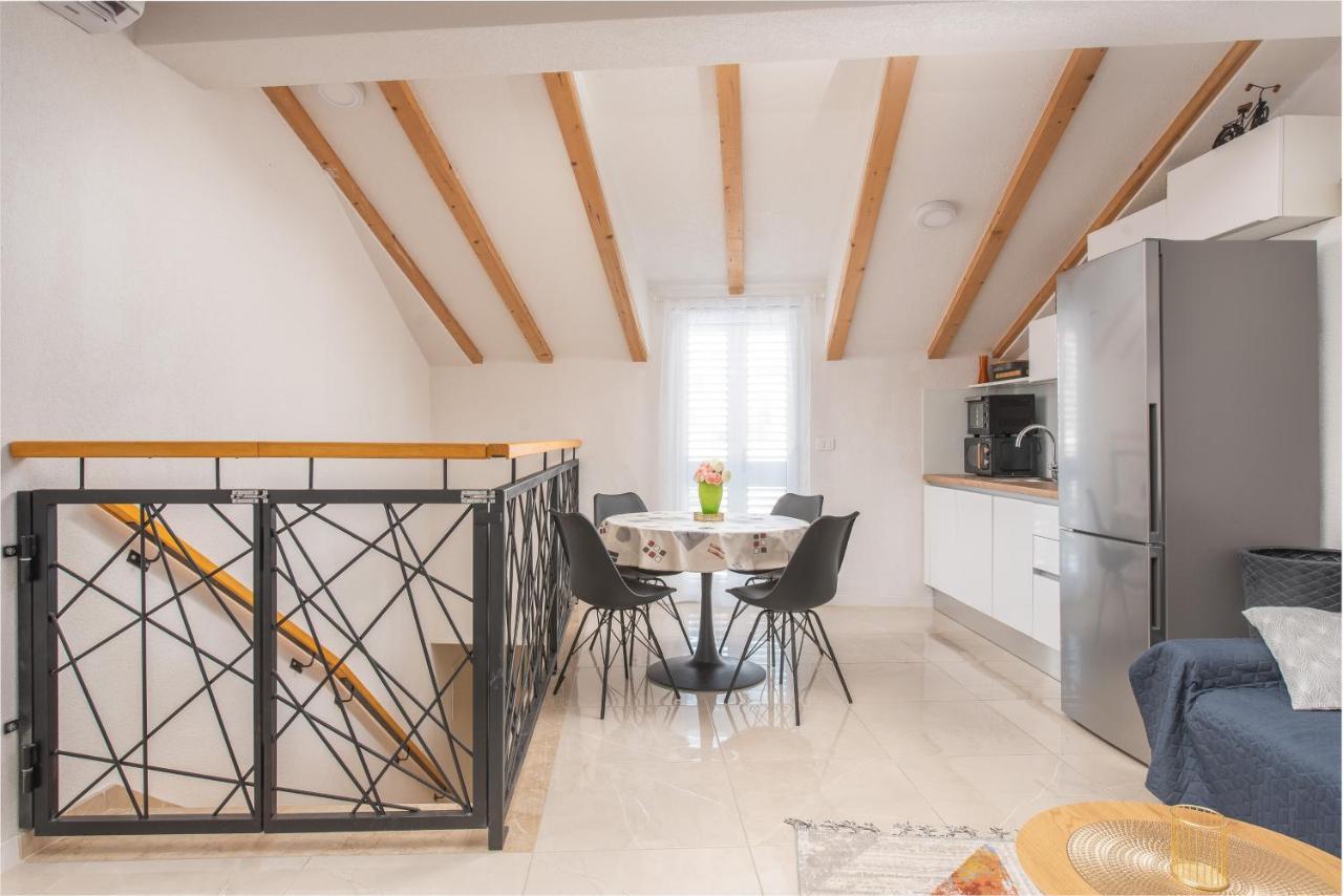 Apartmani Mara Kaštela 外观 照片