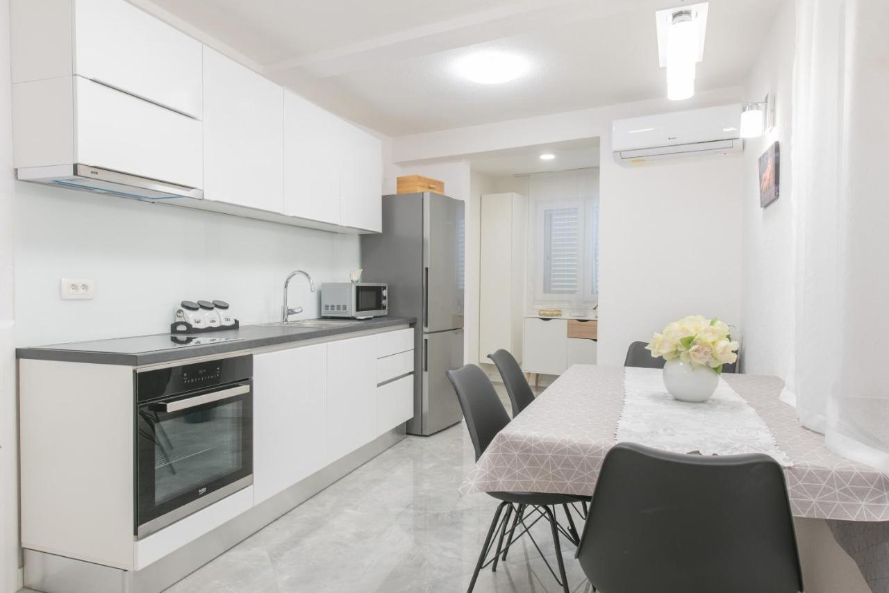 Apartmani Mara Kaštela 外观 照片