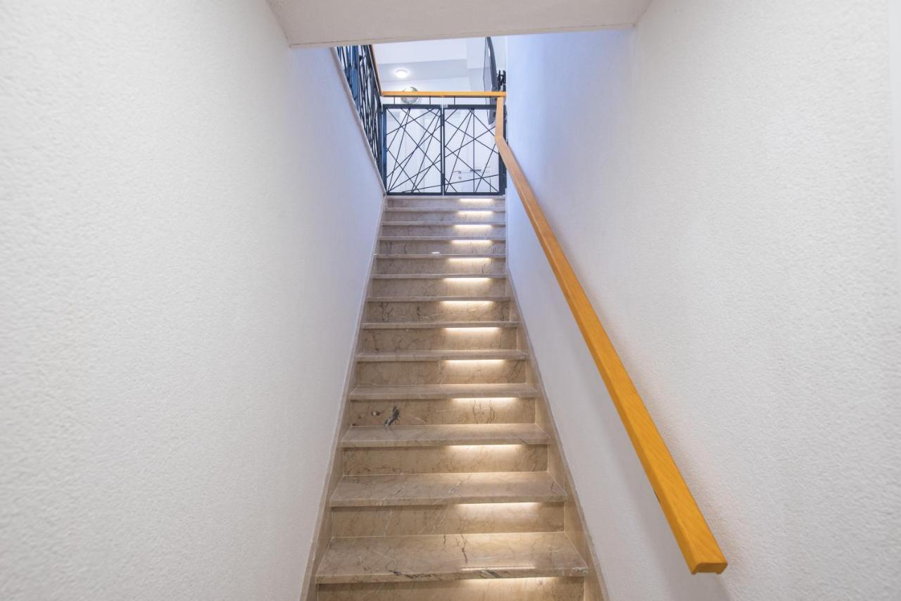 Apartmani Mara Kaštela 外观 照片