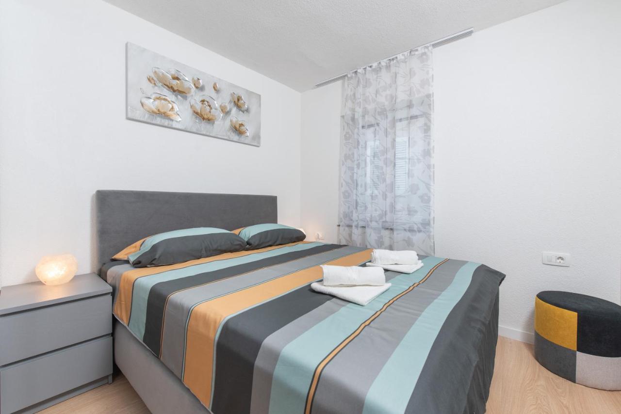 Apartmani Mara Kaštela 外观 照片