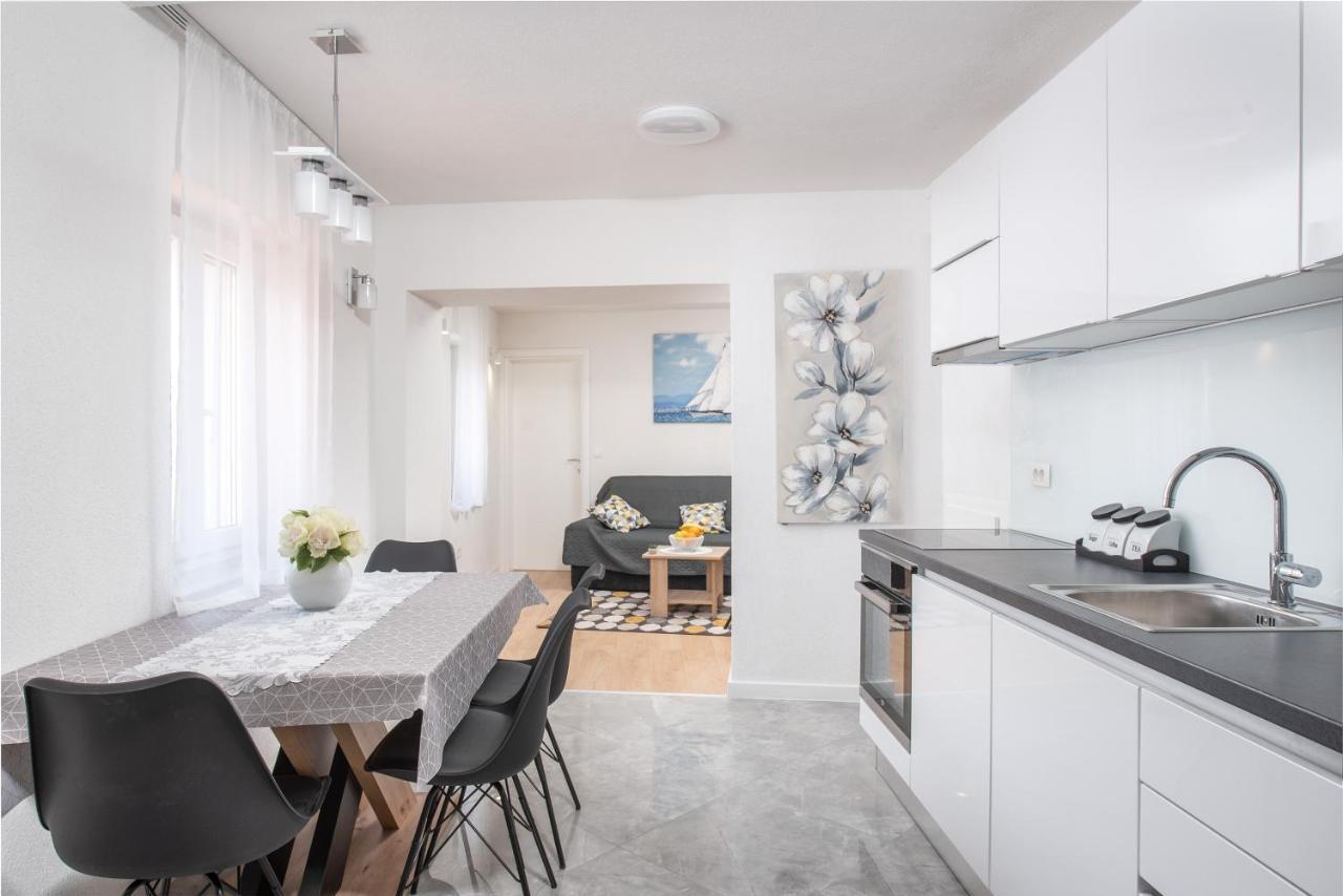 Apartmani Mara Kaštela 外观 照片