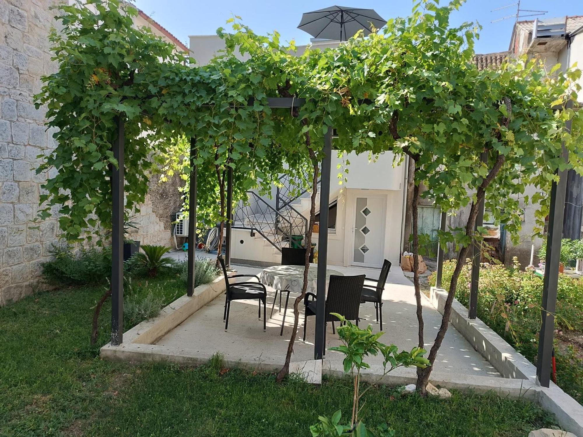 Apartmani Mara Kaštela 外观 照片